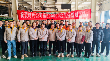 風雨中馳而不息，奮斗中砥礪前行